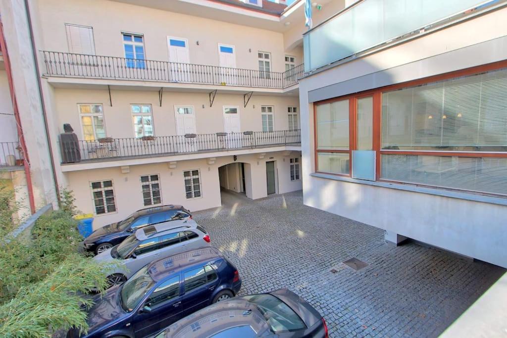 Auriapartments Karlin 2Kk S Terasou A Parkovanim Praga Exterior foto
